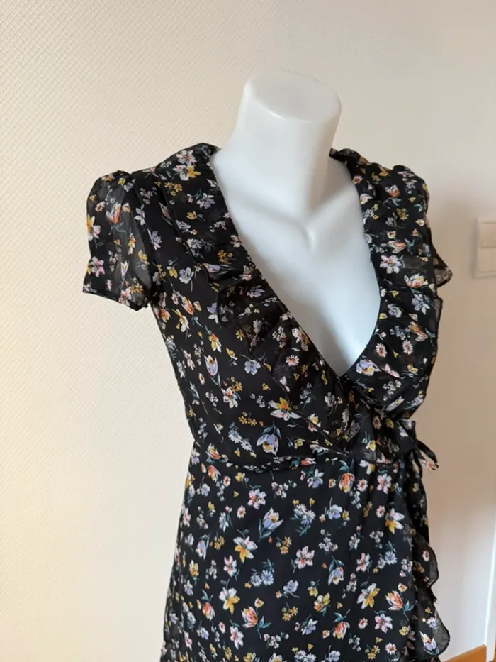 Robe d’été à fleur en très bon état taille XS tally weijl - photo numéro 2