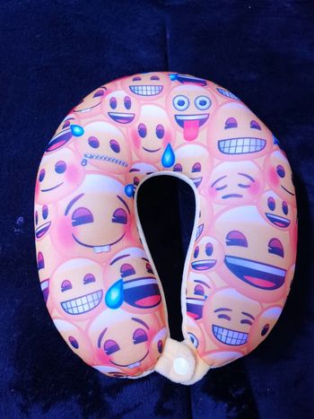 Coussin voyage smiley