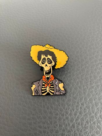 Pin’s squelettes dans coco