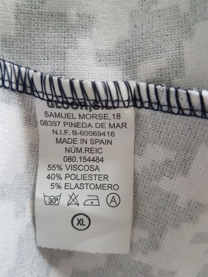 Veste blanche et bleu marine. 2 boutons. Natural. Taille XL, 55cm aux aisselles, 55cm de haut. - photo numéro 4