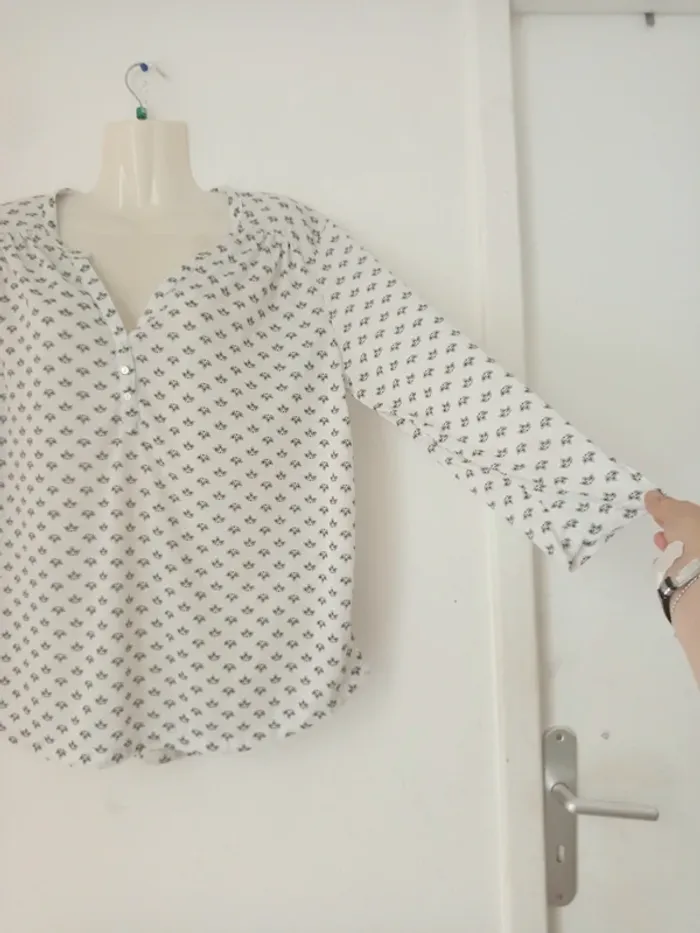 Blouse manches longues à motifs femme - photo numéro 2