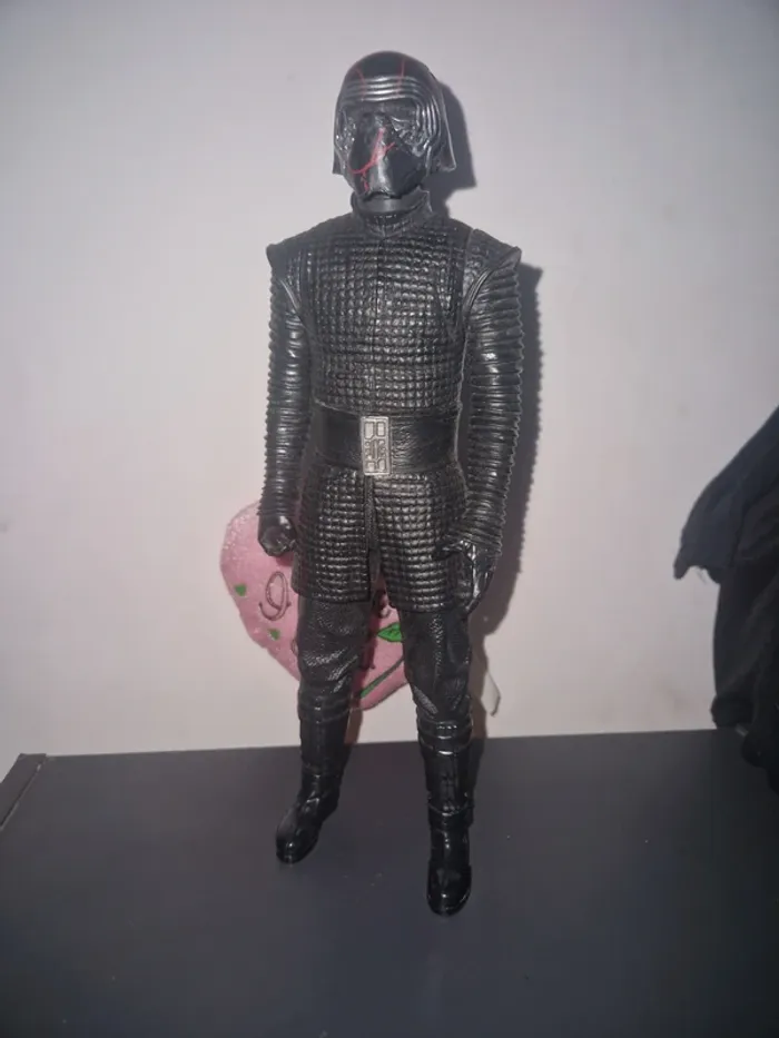 Figurine hasbro kylo ren