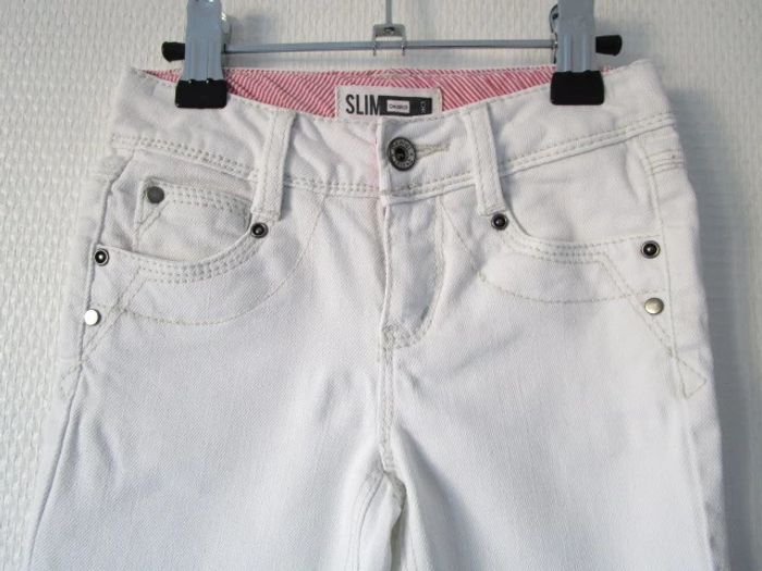 Pantacourt jean blanc Okaïdi 2 ans TBE - photo numéro 3