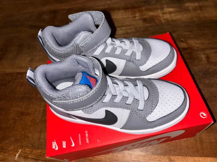 Baskets Nike P.27,5 Neuves - photo numéro 3