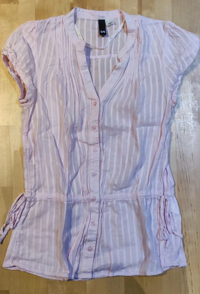 Petit haut rose pâle avec fils argentés