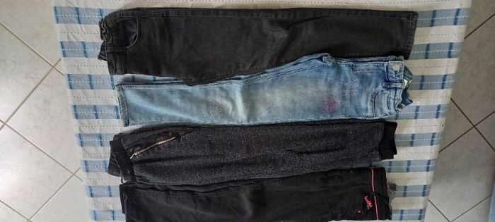 LOT 4 pantalons 8 ans