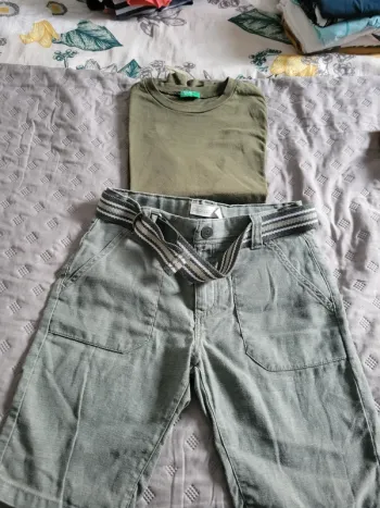 Bermuda et  haut kaki 8/ 10 ans