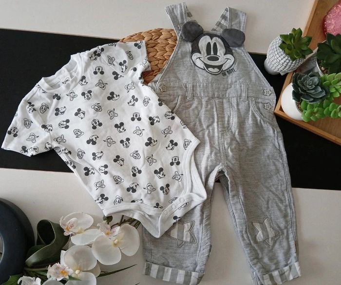 Ensemble salopette Mickey disney Taille 18 mois🌿🦁