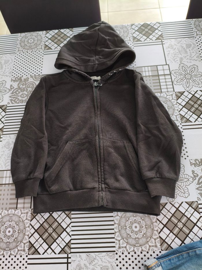 Lot vêtements garçon 4 ans - photo numéro 2