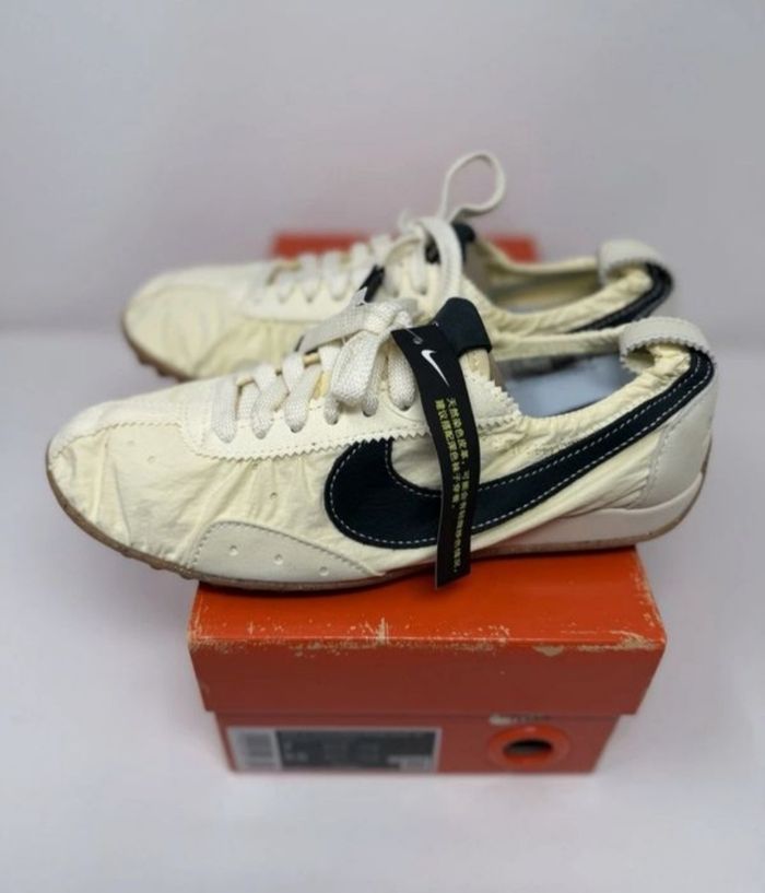 Jacquemus + Nike  Sneakers Moon - collaboration Jacquemus + Nike - taille 38 beige yellow pale - photo numéro 3