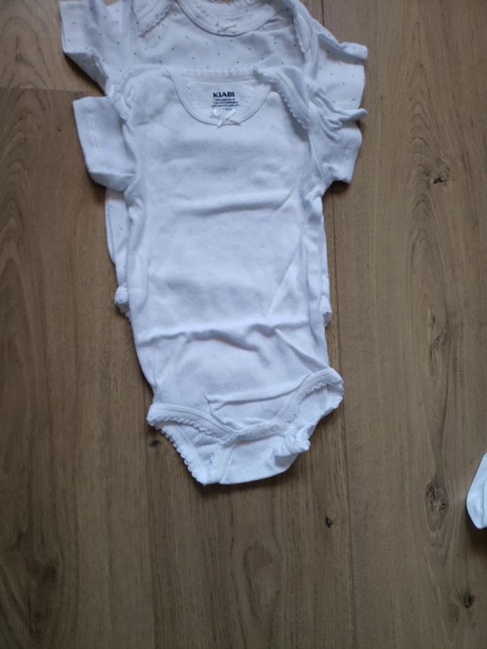 Lot de 3 bodies manches courtes  Kiabi 12 mois - photo numéro 6