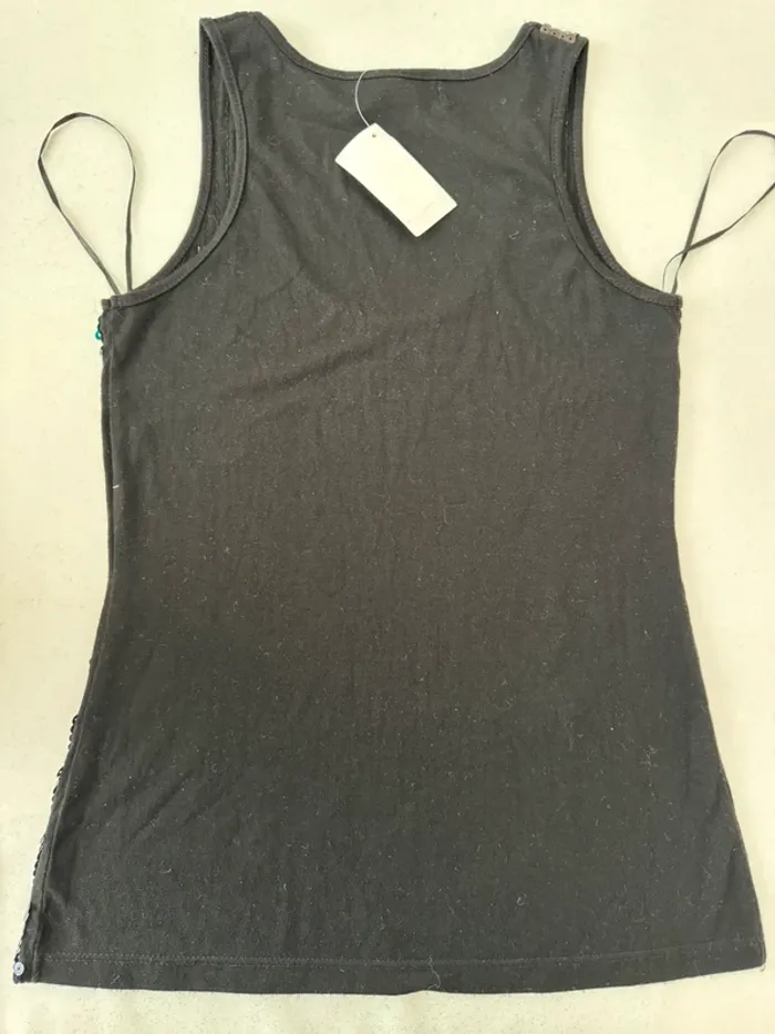 Top ou t shirt sans manche - photo numéro 4