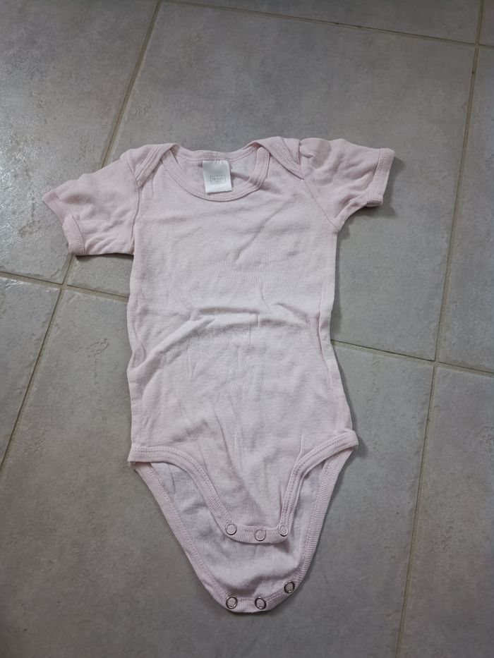 Lot de 6 bodies manches courtes pour fille, taille 18 mois, divers marque - photo numéro 6
