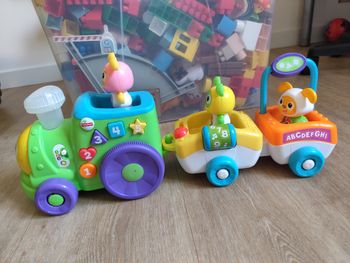 Jouet d'éveil petit train Fisher Price