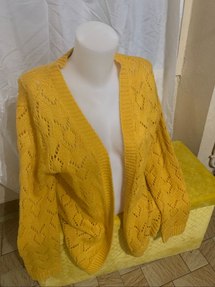 Veste longue moutarde crochet taille 42 très bon état