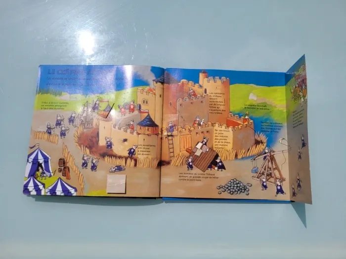 Livre animé de flaps, tirettes.. Kididoc 🛡 Les Chateaux-Forts 🐎 - photo numéro 14