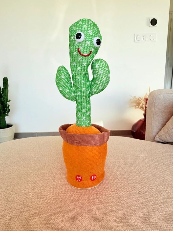 Cactus Peluche Intelligente Réagit à la Voix et à la Musique