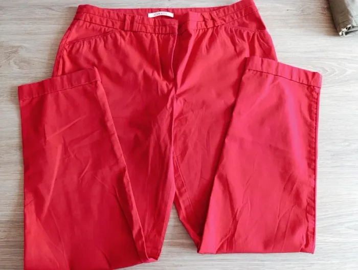 Pantalong Rouge Taille 40
Marque Camaïeu