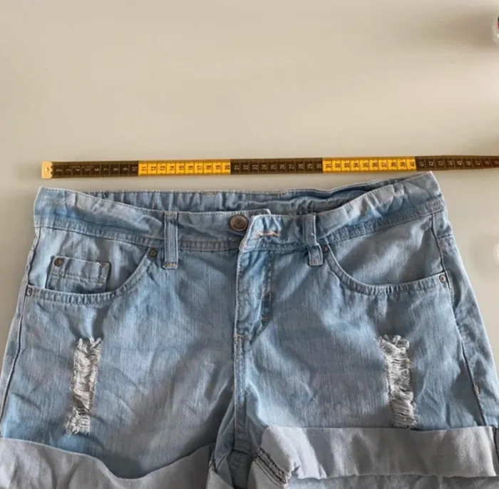 Short en jeans neuf taille 40 - photo numéro 3