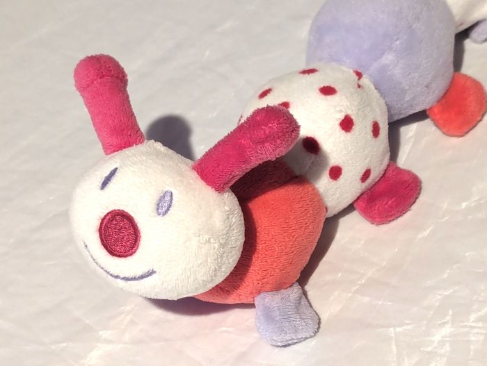 Petit Mille Pattes Blanc Boules Pattes Multicolores Hochet Animal Faune Peluche Petits Enfants Bébés