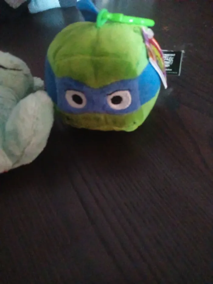 Deux porte-clés peluches