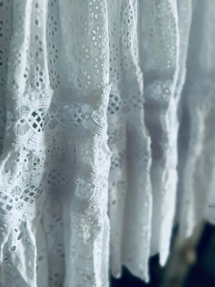 Sublime robe Maje en broderie Anglaise neuve étiquette taille 42 - photo numéro 7