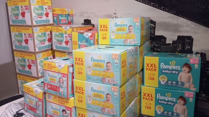 Pampers toute taille neuf jamais ouvert - photo numéro 9