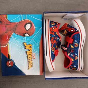 Chaussures Spiderman neuves 32