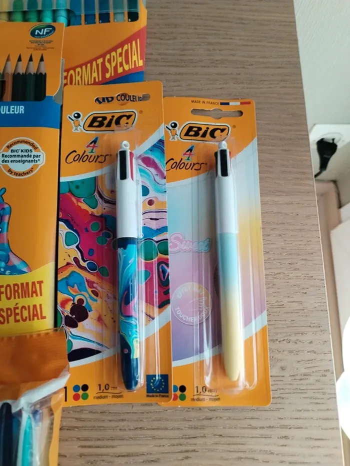 Stylo et feutre - photo numéro 4