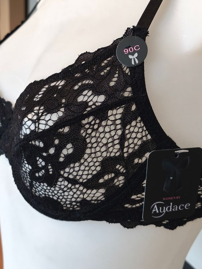 Soutien-gorge en dentelle noire - photo numéro 2