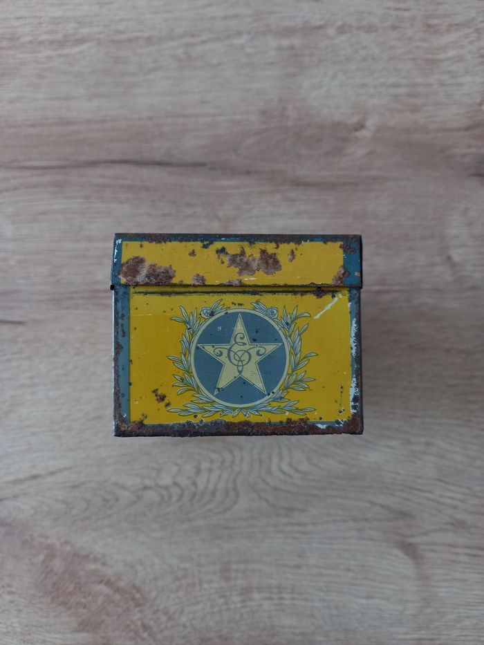 Boite ancienne en métal " Vichy Étoiles " - photo numéro 4