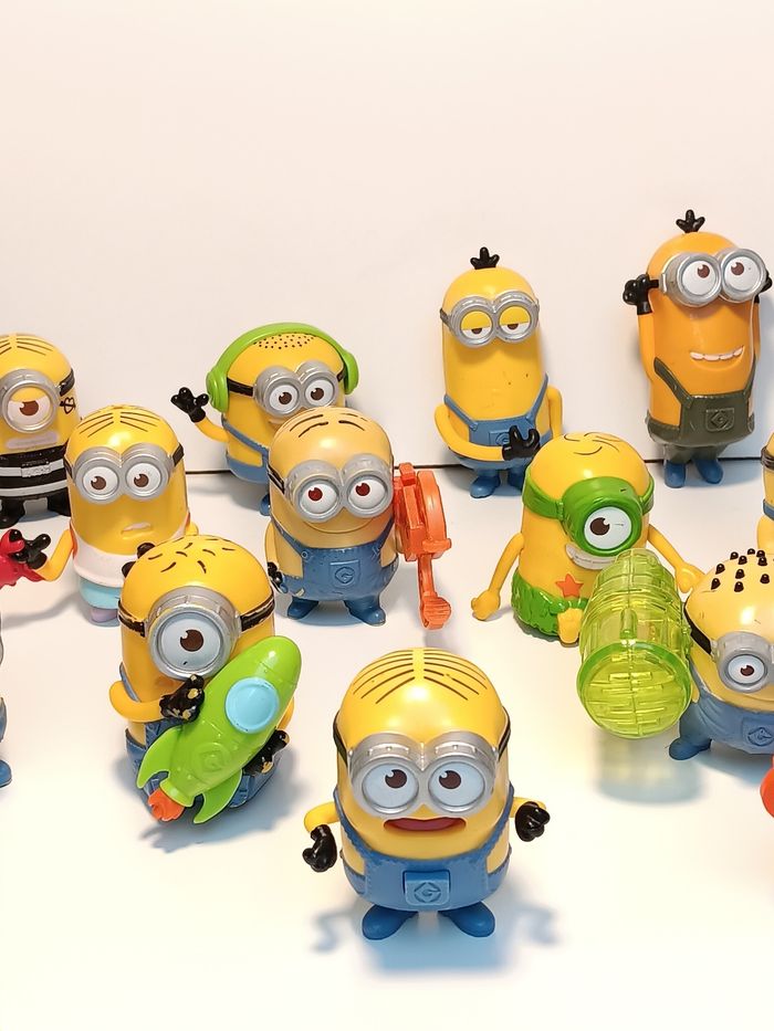 Gros lot 16 grande figurines vintage Moi moche et méchant , les minions 
Taille 11cm pour la plus grande - photo numéro 3