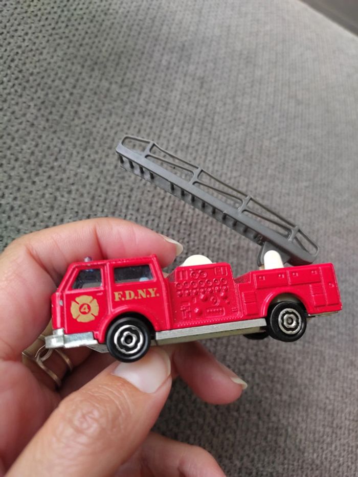 Véhicule de pompiers miniature - photo numéro 3
