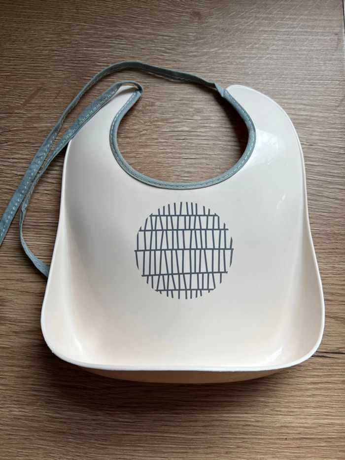 Bavette d’apprentissage en plastique Beaba