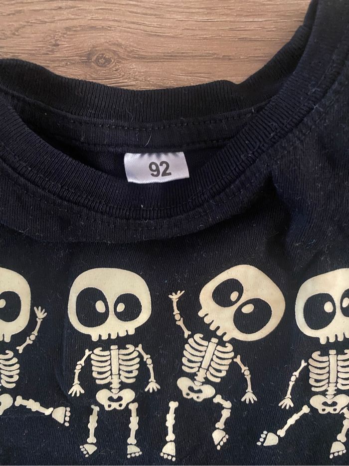 Lot 2 tshirt manche longue theme halloween squelette 2 ans