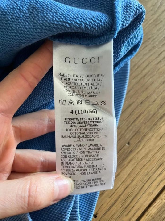 Pull bleu avec cerises Gucci - photo numéro 3