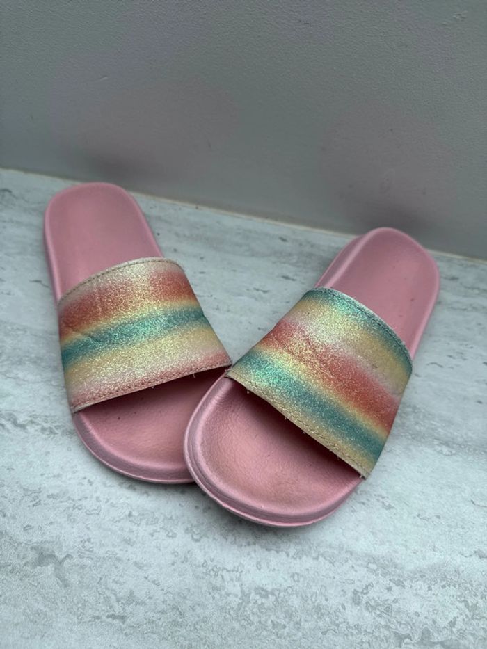 Claquettes fille rose et arc-en-ciel TBE 31-32