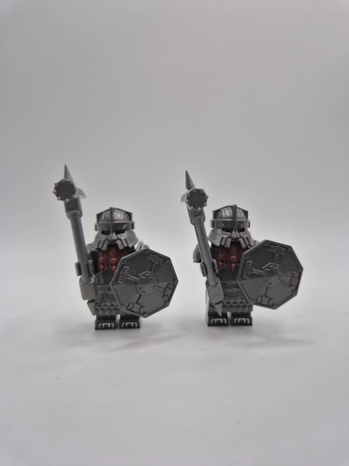 Figurines type lego 2 guerriers nains seigneur des anneaux / hobbit