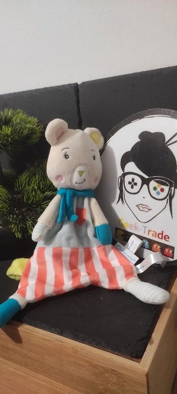 Doudou Tom ourson gris ours bébé confort rayure rayé orange gris bleu écharpe