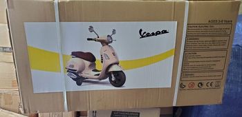 Scooter Électrique VESPA Gts super 12V Neuf.