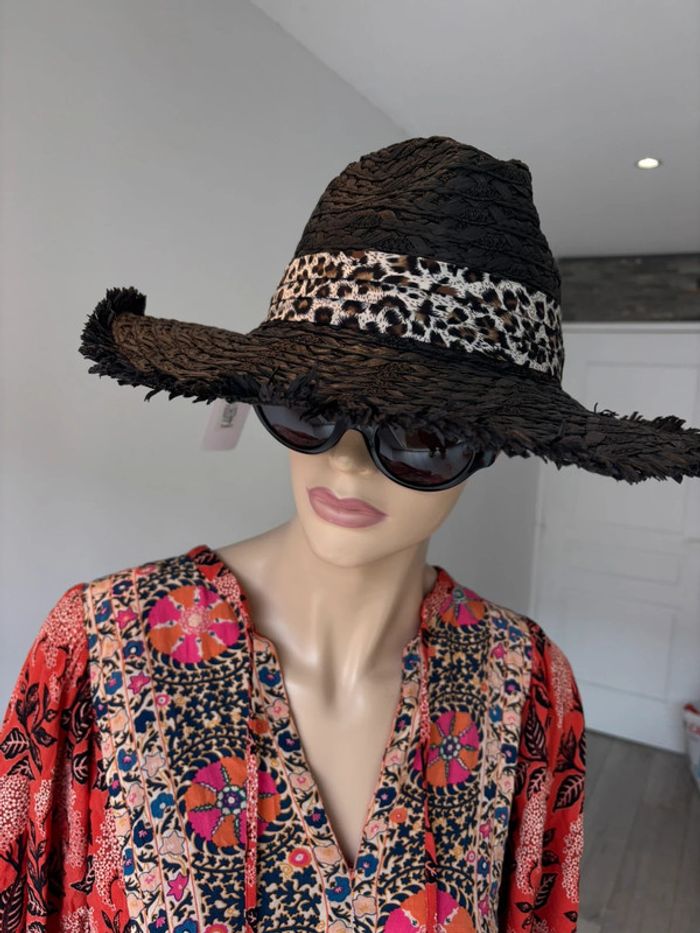 Chapeaux de paille neuve avec étiquette taille unique