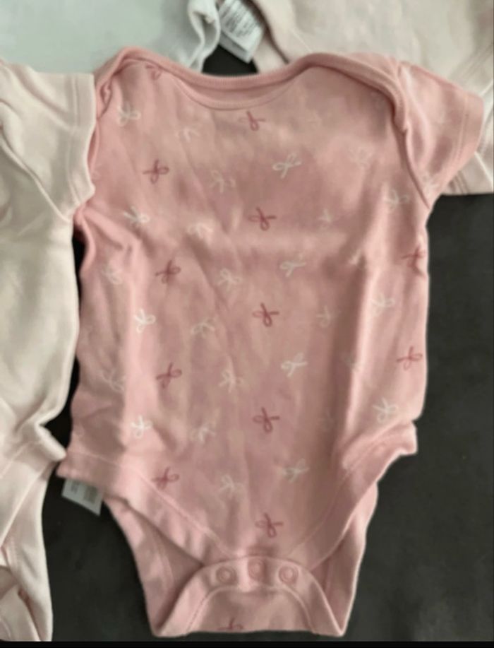 Lot  de 5 body bébé ( fille ) - photo numéro 4