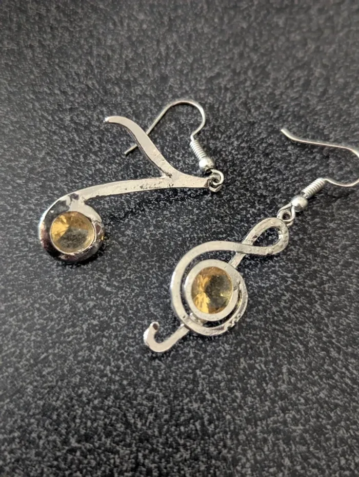 Boucles d'oreilles fantaisie - photo numéro 4