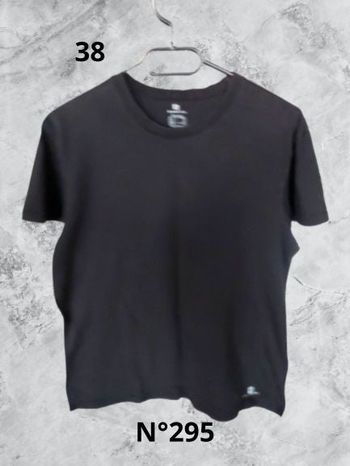 N°295 T-shirt noir T38. Domyos.