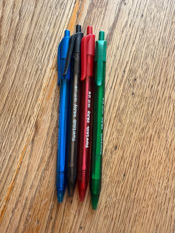4 stylos paper mate noir bleu vert rouge