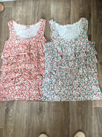 Lot de 2 débardeur fleuris esprit avec volant