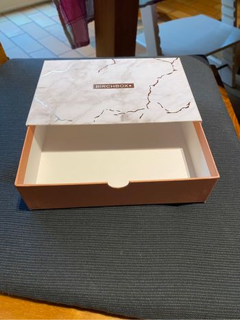 Boîte de carton vide