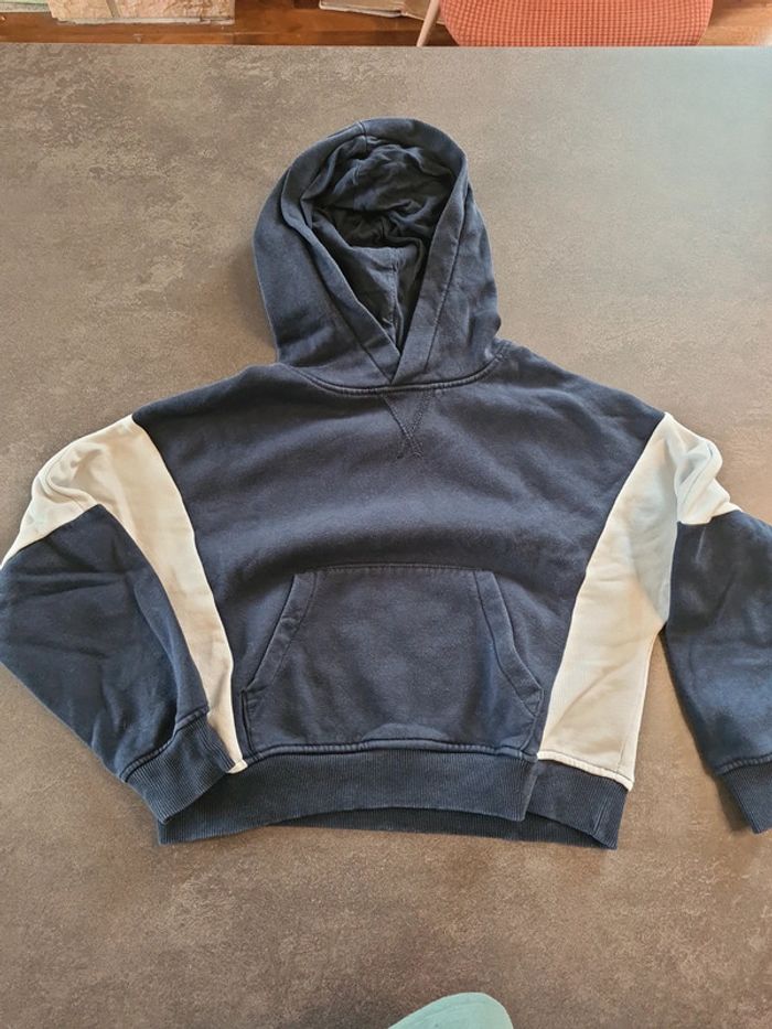 Sweat capuche bleu et blanc