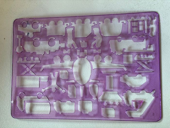 Pochoir à dessins en plastique