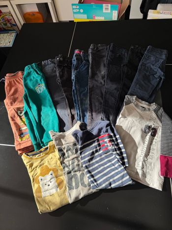 Lot N.1 pantalons jeans et t-shirt 3 ans garçon 